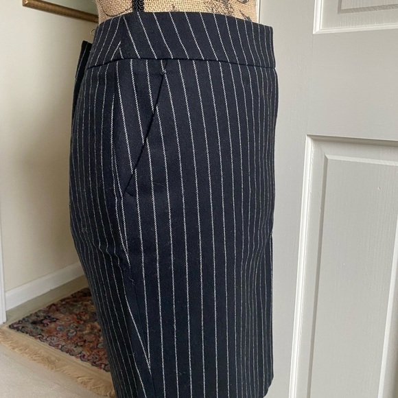 ARMANI Collezioni Wool Black and White Pinstriped Skirt Women’s Size 6 - Picture 3 of 5